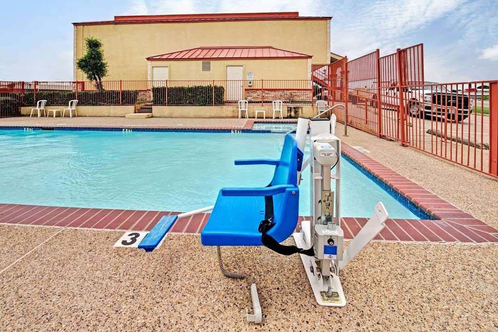 Days Inn by Wyndham Dallas South | 8312 S Lancaster Rd, Dallas, TX 75241, USA | Phone: (972) 224-3196