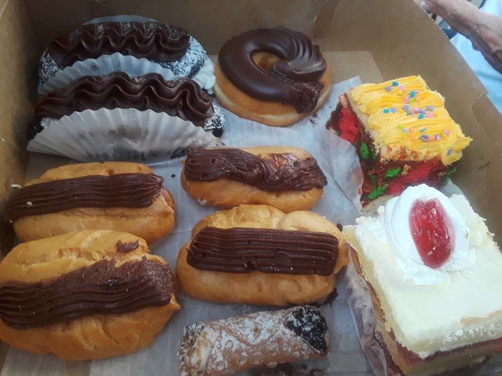 DeLuise Bakery | 1251 Chalkstone Ave, Providence, RI 02908, USA | Phone: (401) 351-5826