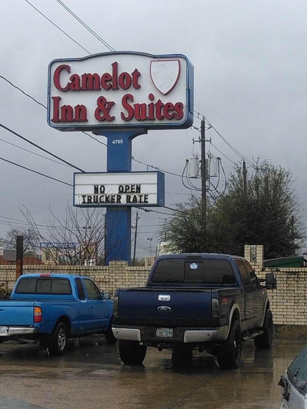 Camelot Inn | 4705 N McCarty St, Houston, TX 77013 | Phone: (713) 674-5088