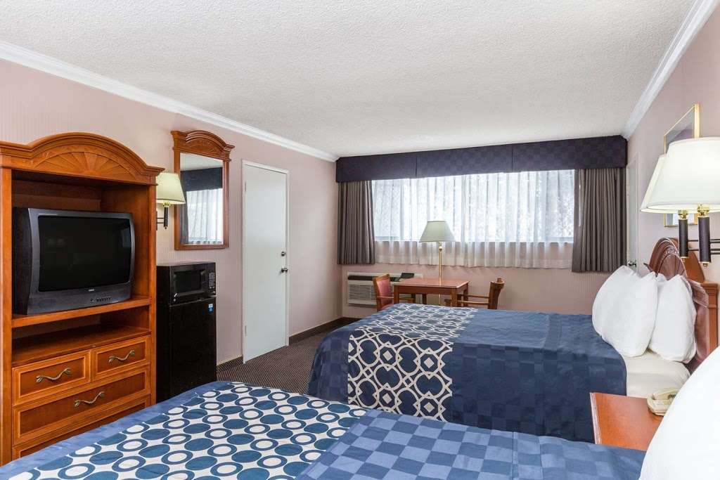 Days Inn by Wyndham Los Angeles LAX/VeniceBch/Marina DelRay | 901 W Manchester Blvd, Inglewood, CA 90301, USA | Phone: (310) 256-3917