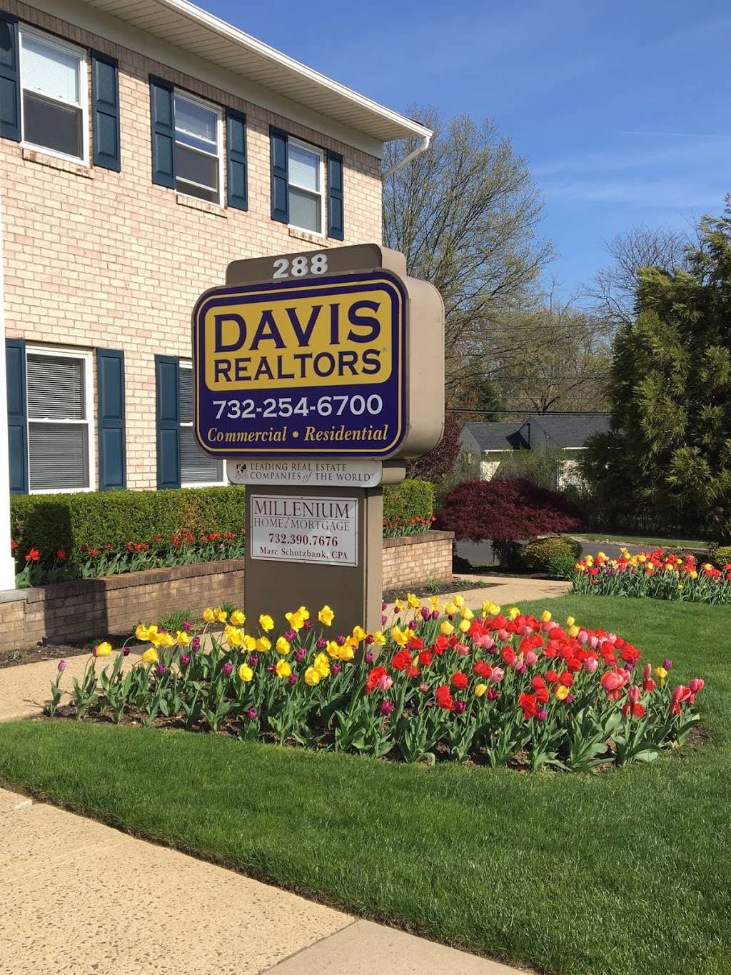 Davis Realtors | 288 Summerhill Rd, East Brunswick, NJ 08816, USA | Phone: (732) 254-6700