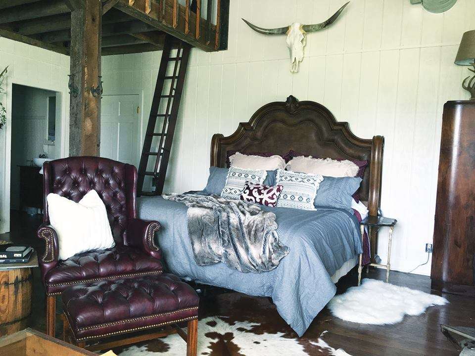 Two Ponds Farm Bed and Breakfast | 3537 Crabtree Ln, Odessa, MO 64076, USA | Phone: (816) 682-7226