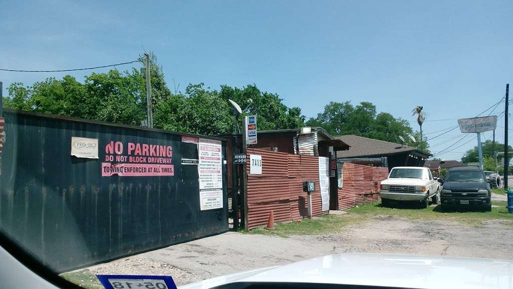 Flores Auto Storage & Salvage | 7413 Navigation Blvd, Houston, TX 77011, USA | Phone: (713) 923-1074