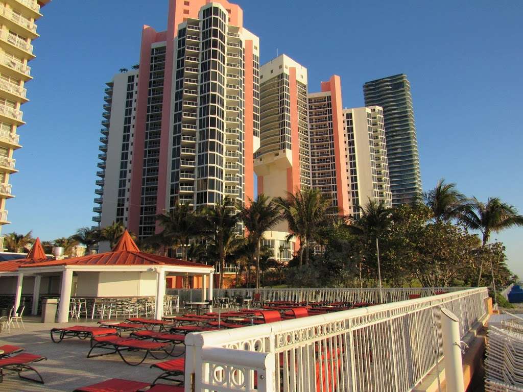 Ramada Plaza by Wyndham Marco Polo Beach Resort | 19201 Collins Ave, North Miami Beach, FL 33160 | Phone: (305) 932-2233