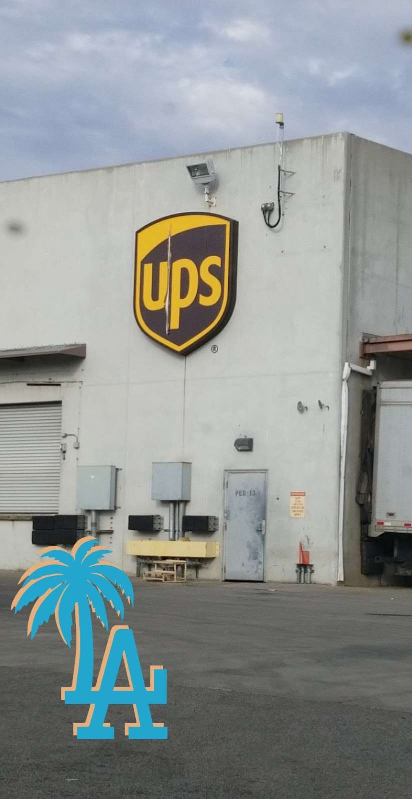 UPS Sylmar | 12745 Arroyo St, Sylmar, CA 91342, USA | Phone: (800) 742-5877