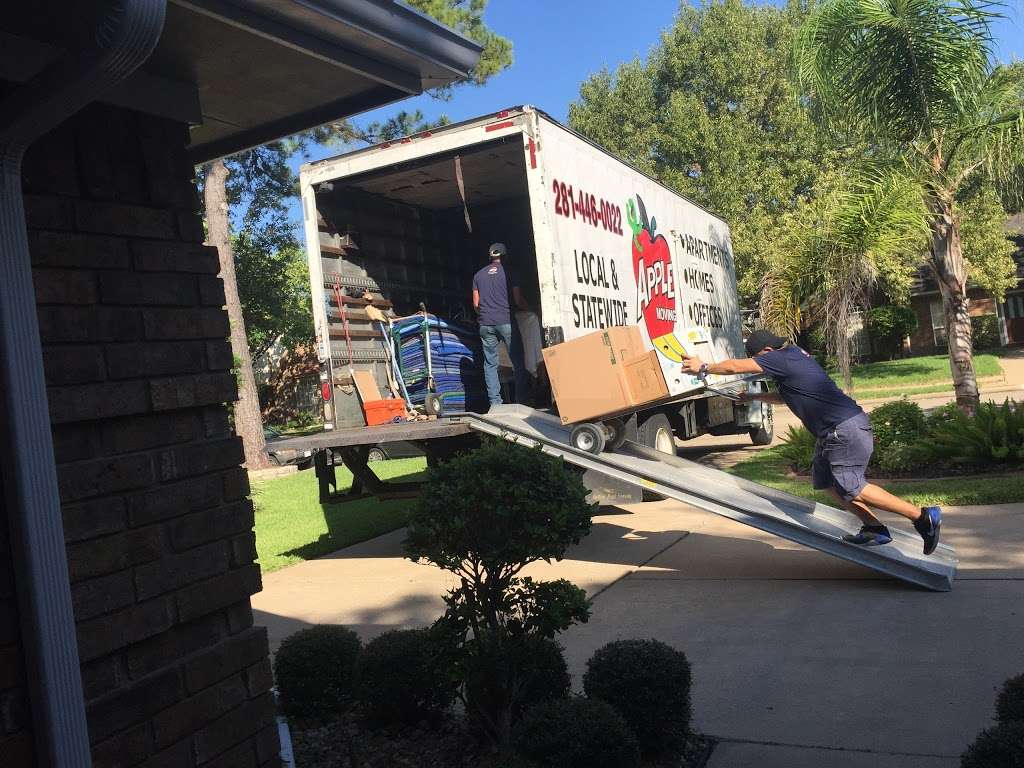 Apple Moving Houston | 2235 Atascocita Road, Humble, TX 77396, USA | Phone: (281) 446-0022