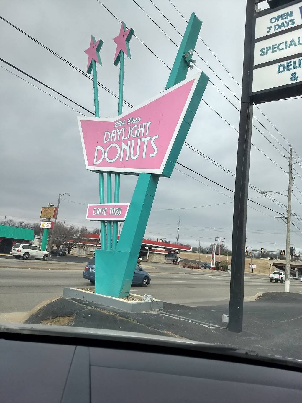 Daylight Donuts | 1917 S Harvard Ave, Tulsa, OK 74112, USA | Phone: (918) 749-5272