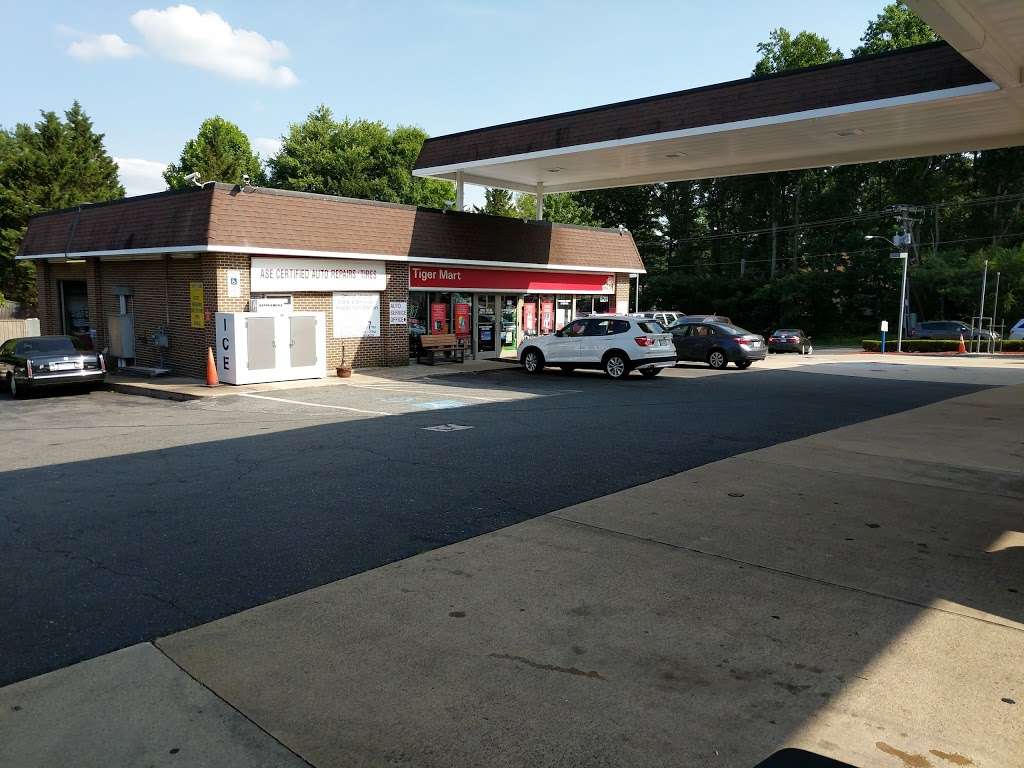 Ox Road Exxon | 5211 Ox Rd, Fairfax, VA 22030, USA | Phone: (703) 273-3822