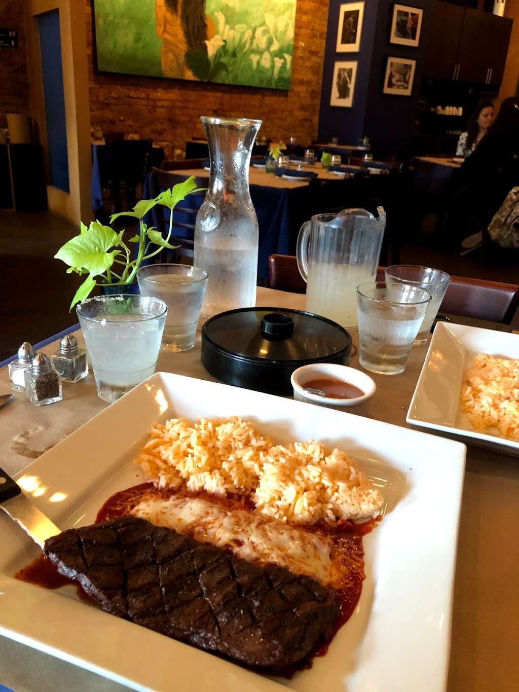 La Encantada Restaurant | 3437 W North Ave, Chicago, IL 60647, USA | Phone: (773) 489-5026
