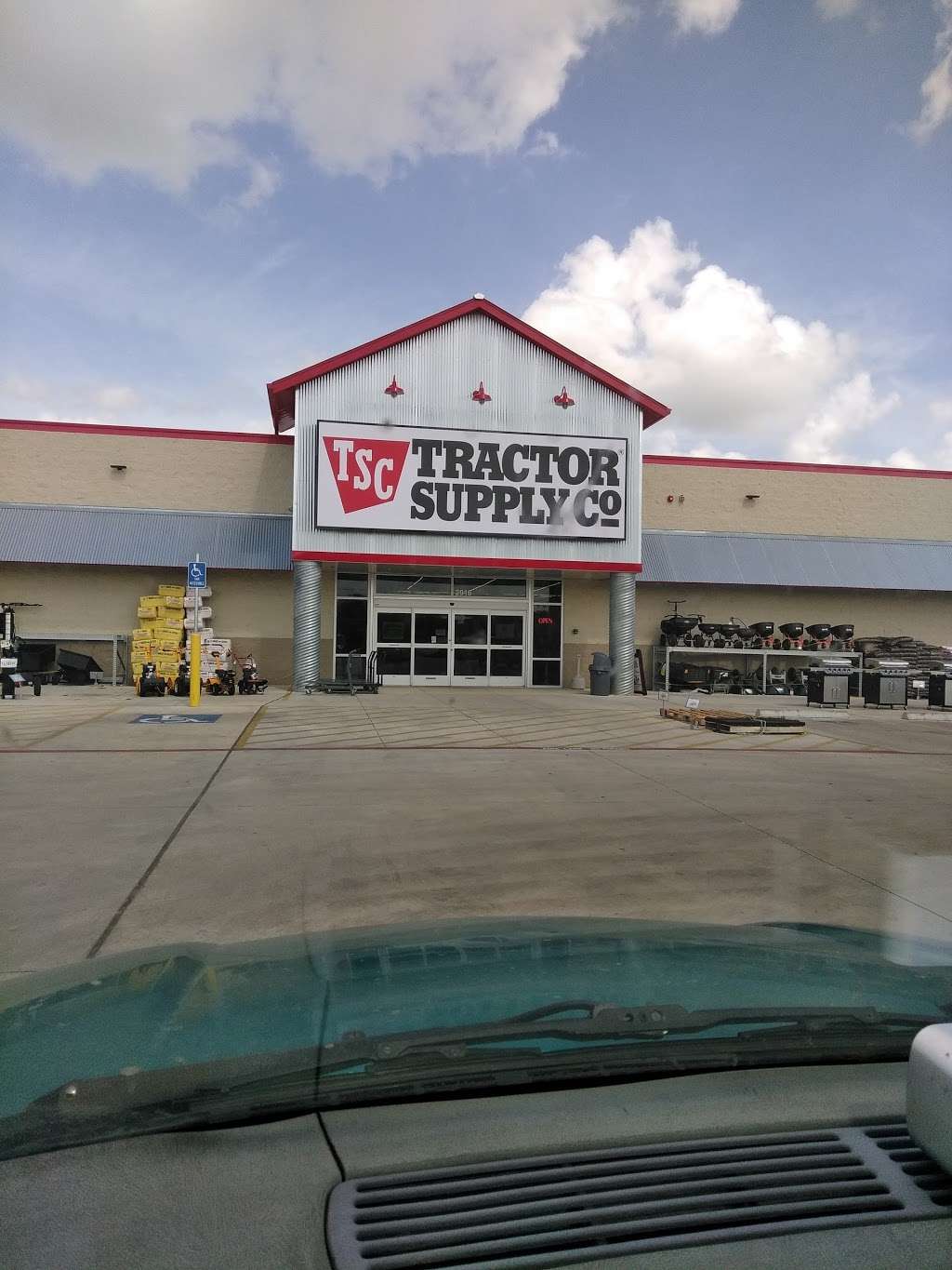 Tractor Supply Co. | 2916 N Velasco St, Angleton, TX 77515, USA | Phone: (979) 848-8855