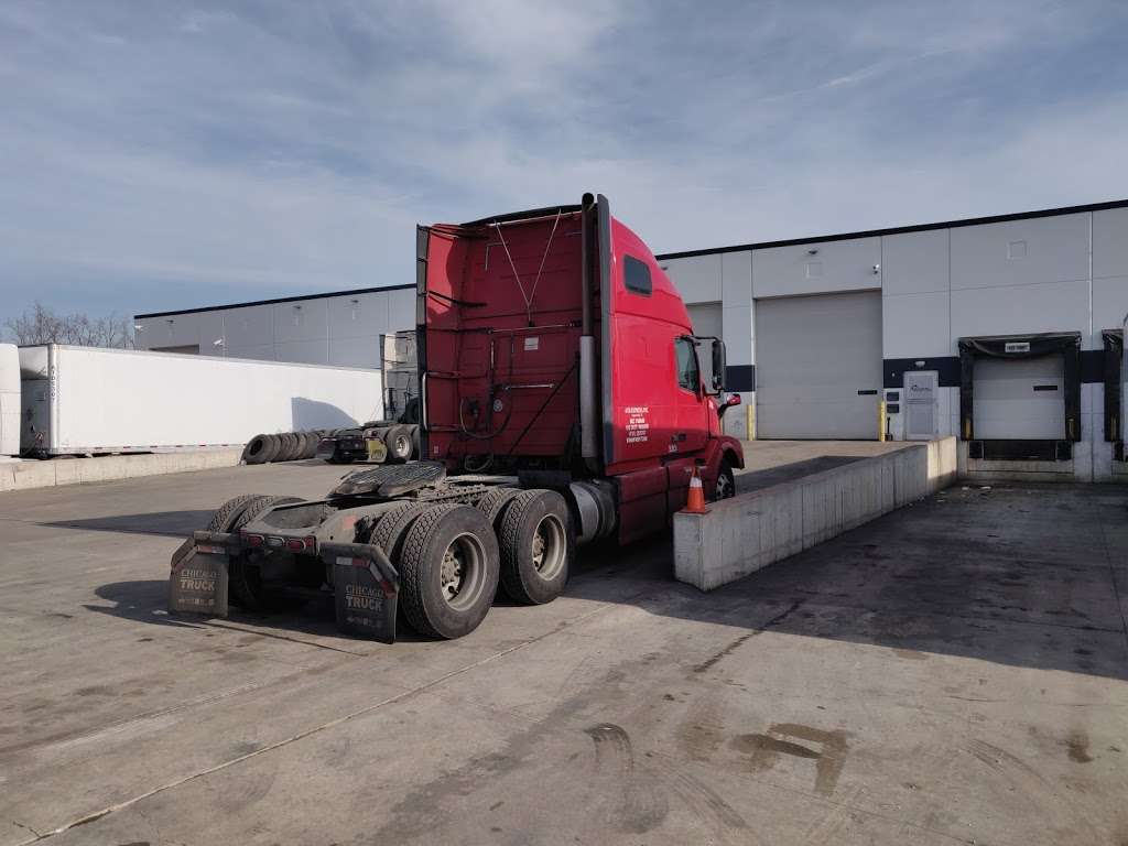Bolingbrook truck and trailer | 279 Beaudin Blvd, Bolingbrook, IL 60440, USA | Phone: (708) 400-6697