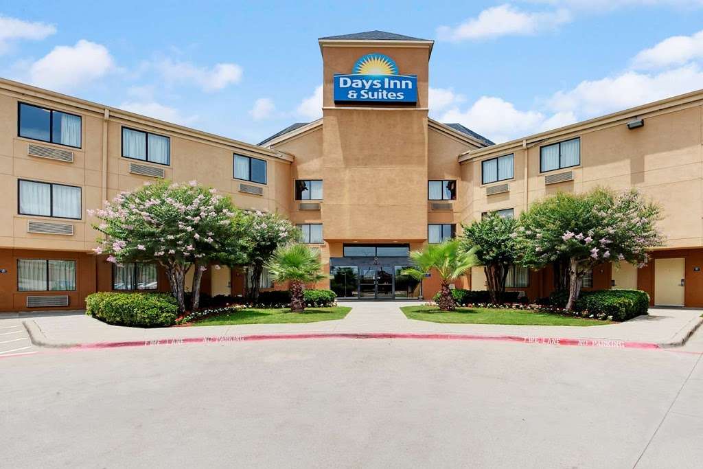 Days Inn & Suites by Wyndham DeSoto | 1401 N, I-35E, DeSoto, TX 75115, USA | Phone: (972) 224-7100