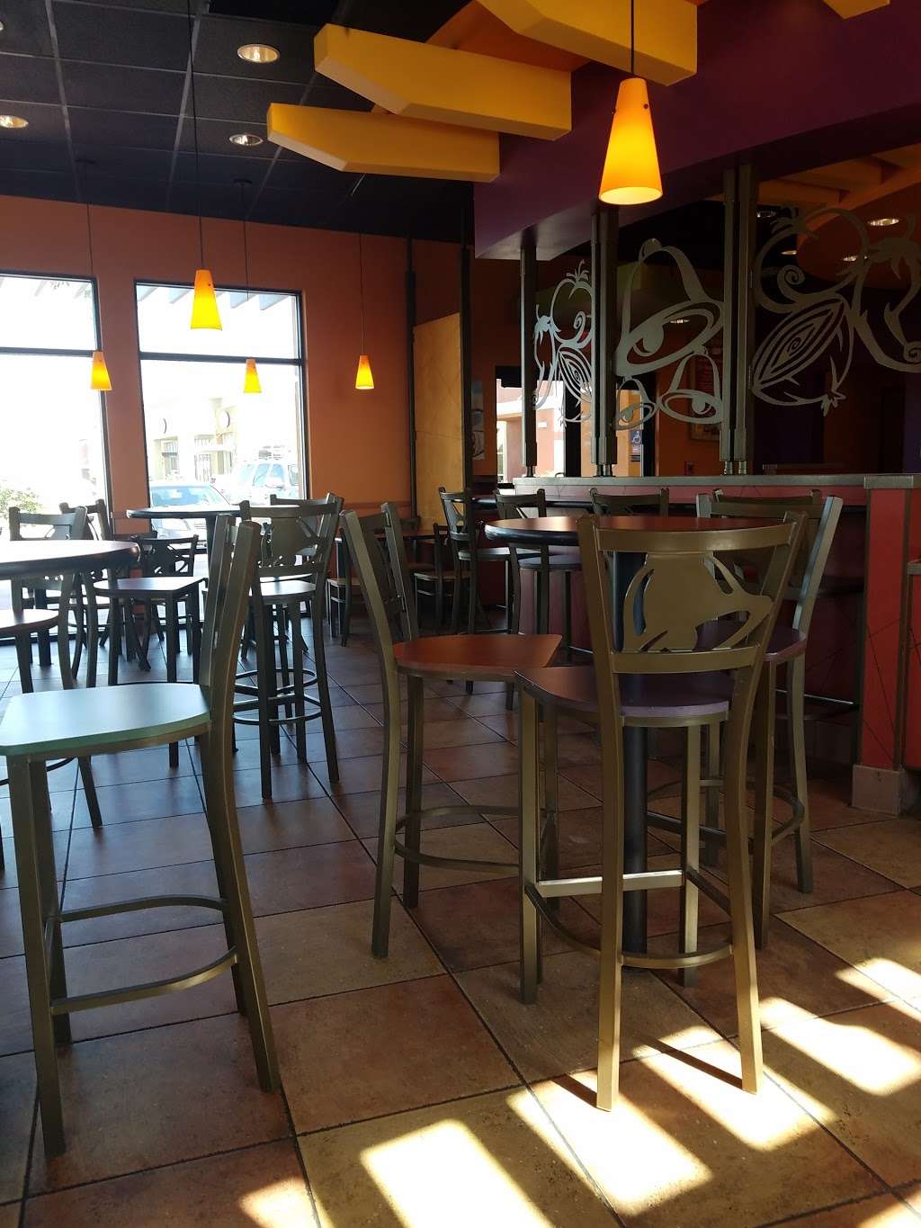 Taco Bell | 14071 Main St, Hesperia, CA 92345, USA | Phone: (760) 956-4728