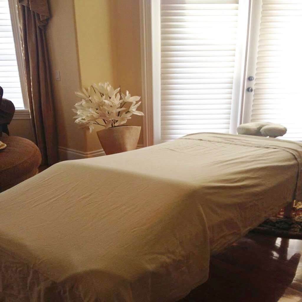 Mobile Massage Orlando-FeelXtra | 9570 Chandon Dr, Orlando, FL 32825, USA | Phone: (407) 205-8925