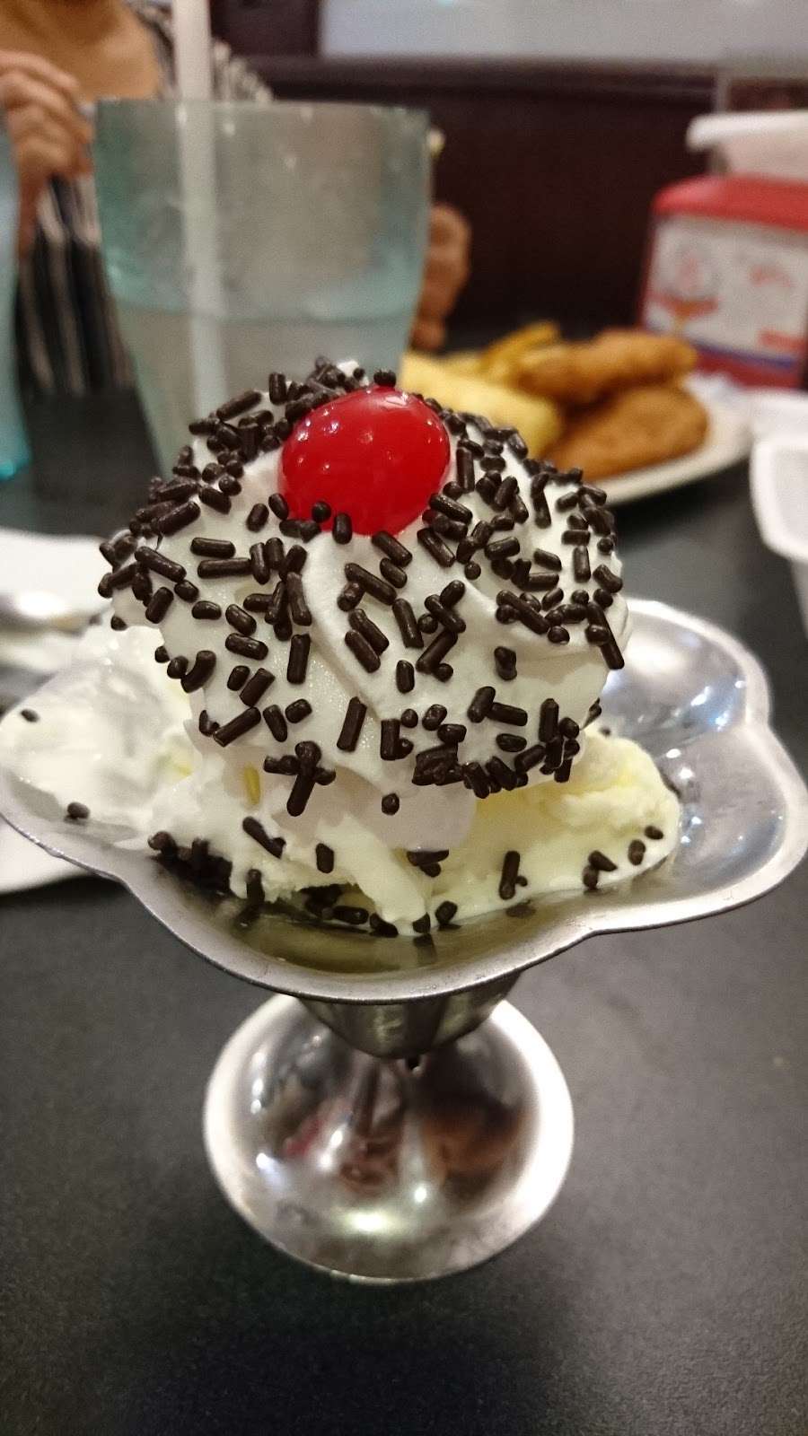 Friendlys | 1836 Catasauqua Rd, Allentown, PA 18109, USA | Phone: (610) 264-1876