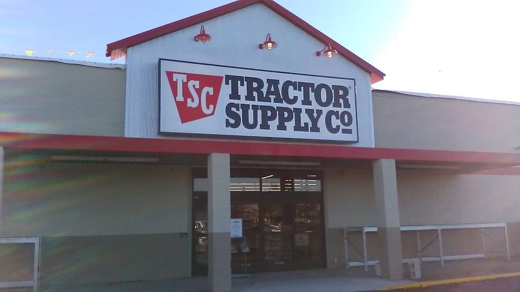 Tractor Supply Co. | 1722 E Ohio St Ste A, Clinton, MO 64735, USA | Phone: (660) 885-2545