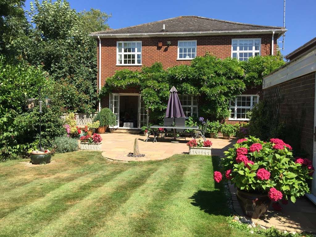 Shoscombe Bed and Breakfast | Mill Hill, Edenbridge TN8 5DA, UK | Phone: 01732 866781