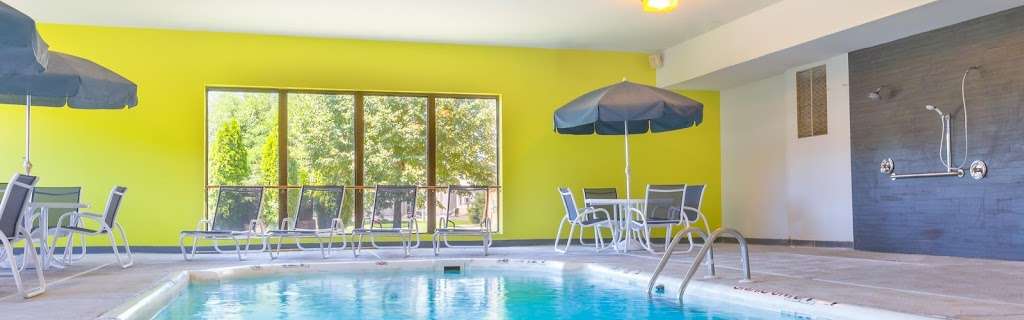 Holiday Inn Express & Suites Burlington - Mount Holly | 18 Western Dr, Westampton, NJ 08060, USA | Phone: (609) 702-5800