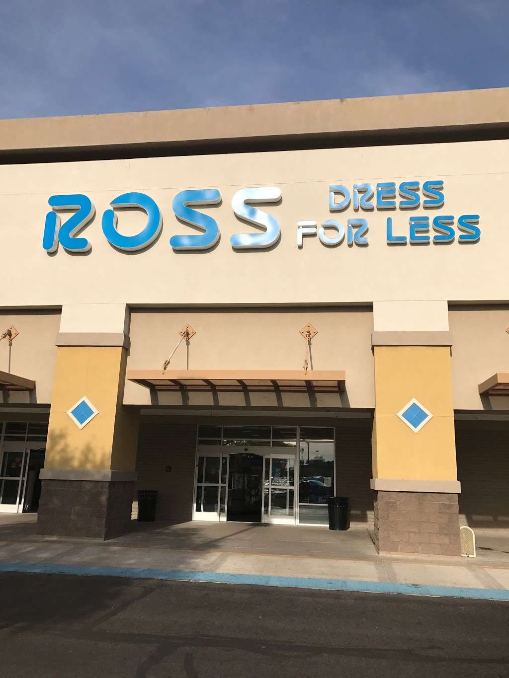 Ross Dress for Less - clothing store  | Photo 3 of 9 | Address: 3159 S McClintock Dr, Tempe, AZ 85282, USA | Phone: (480) 831-3844