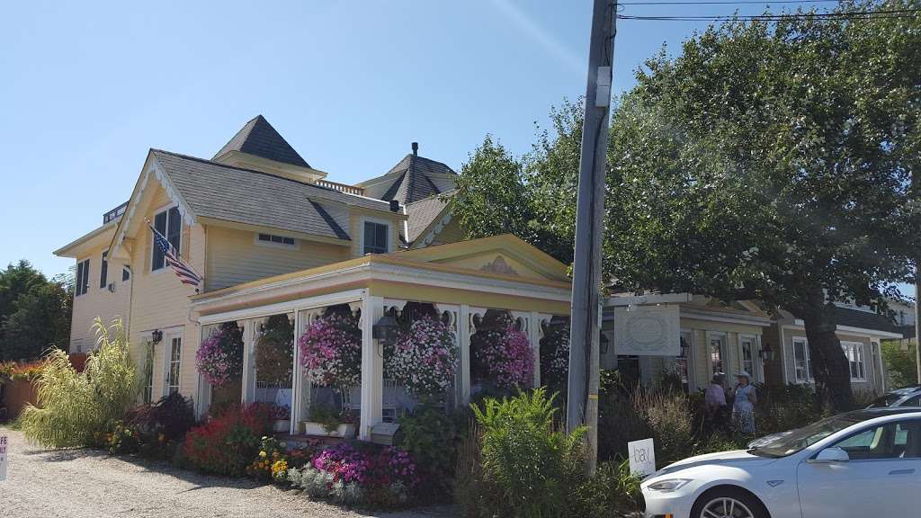 The Gables Historic Inn & Restaurant | 212 Centre St, Beach Haven, NJ 08008, USA | Phone: (609) 492-3553