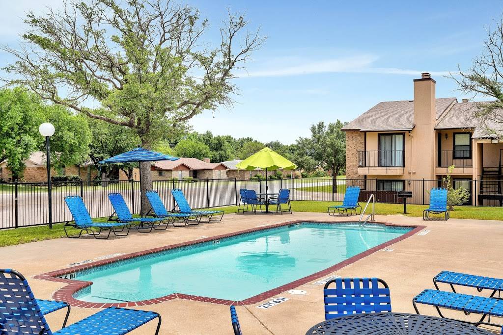 The Corners Apartments | 210 E Wintergreen Rd, DeSoto, TX 75115 | Phone: (972) 224-8491