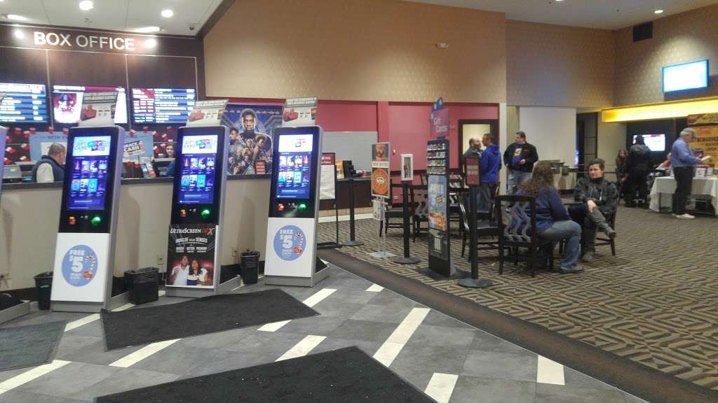 Marcus Elgin Cinema | 111 S Randall Rd, Elgin, IL 60123, USA | Phone: (847) 622-3023