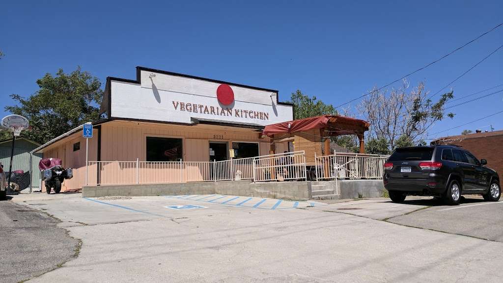 The Red Dot Vegetarian kitchen | 3221 Mt Pinos Way, Frazier Park, CA 93225, USA | Phone: (661) 245-4733