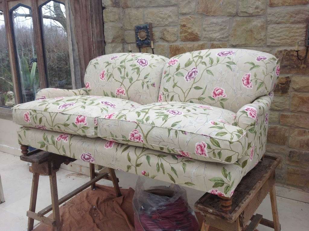 Goldleaf upholstery | Wheatsheaf Cottage, Marsh Green Rd, Marsh Green, Edenbridge TN8 5QN, UK | Phone: 01732 864401