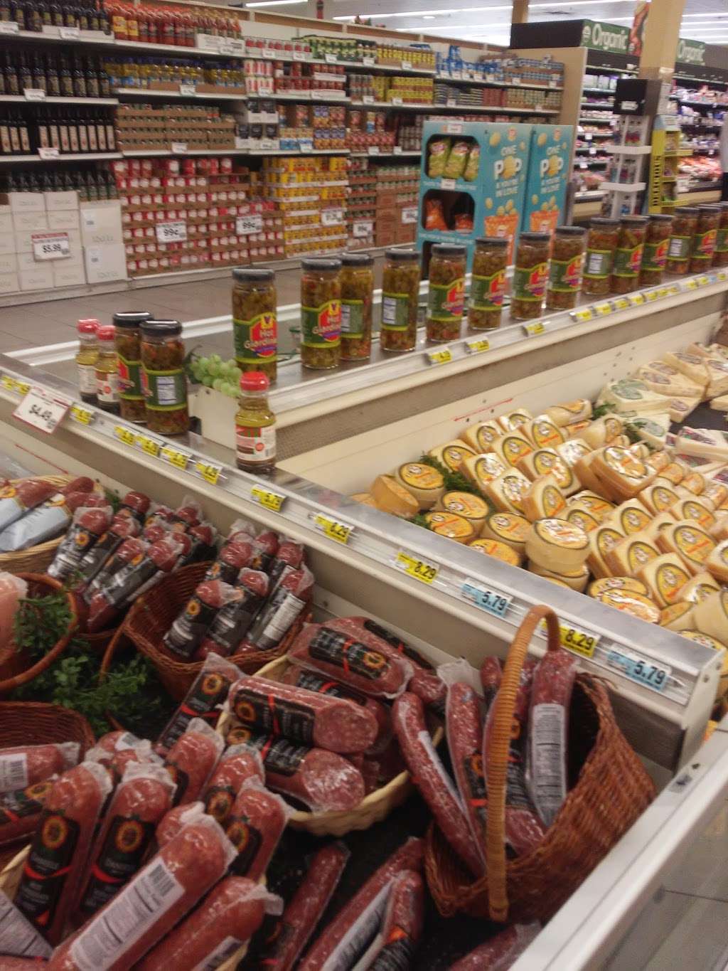 Butera Market | 550 Lake St, Roselle, IL 60172, USA | Phone: (630) 924-8225