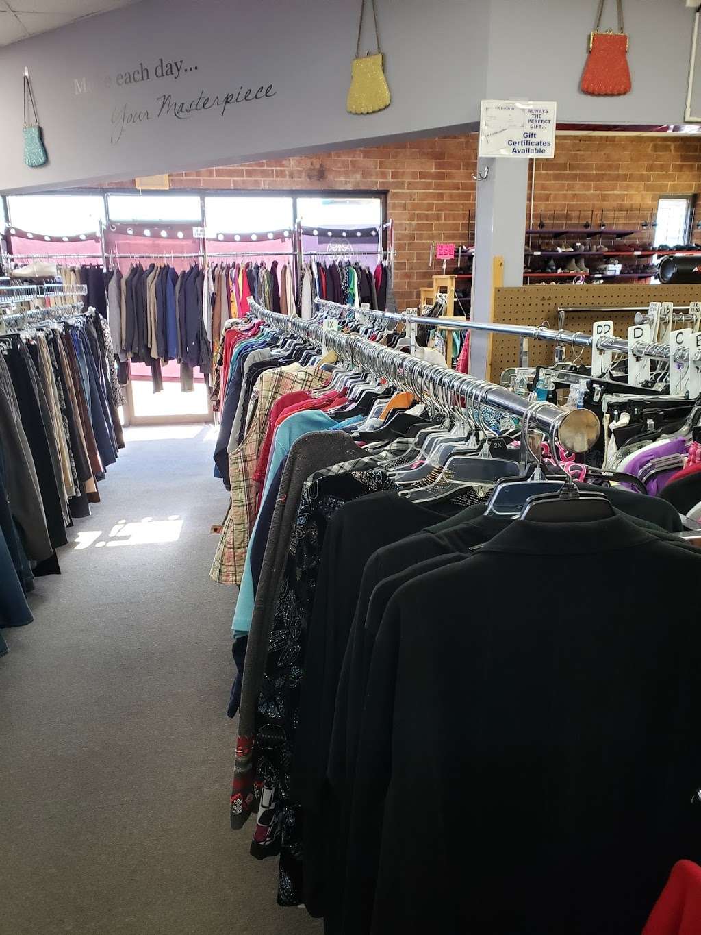 King & Queen Consignment Shop | 578 11th St NW, Hickory, NC 28601, USA | Phone: (828) 256-3598