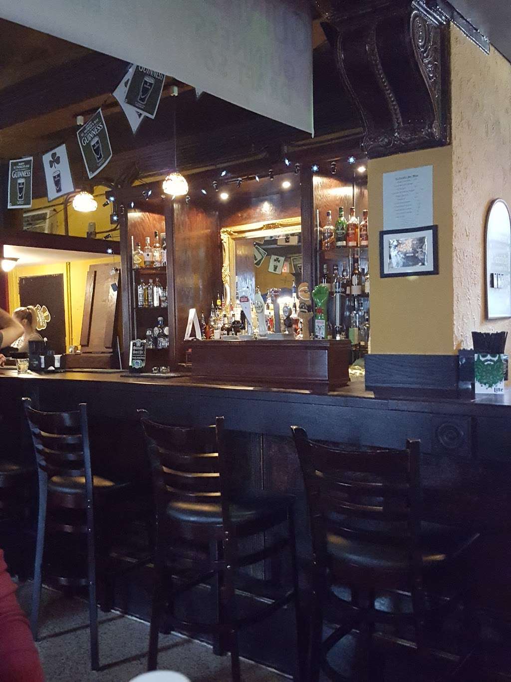 Mollies Public House | 31 Forest Ave, Riverside, IL 60546, USA | Phone: (708) 447-2233