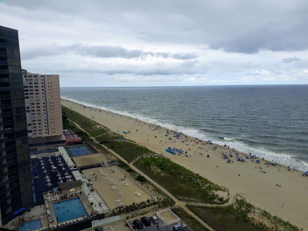 Atlantis Ocean City Condominium Rental | 10300 Coastal Hwy, Ocean City, MD 21842, USA | Phone: (301) 351-2107