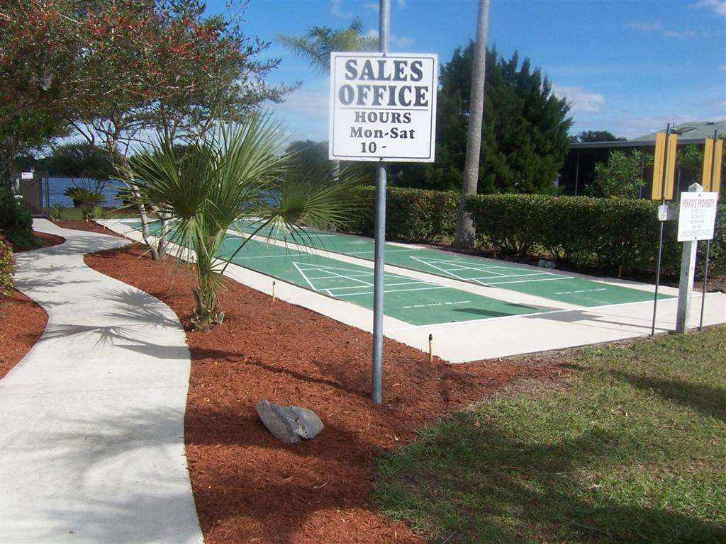 Lakeside Estates | 200 Devault St, Umatilla, FL 32784, USA | Phone: (352) 771-2080