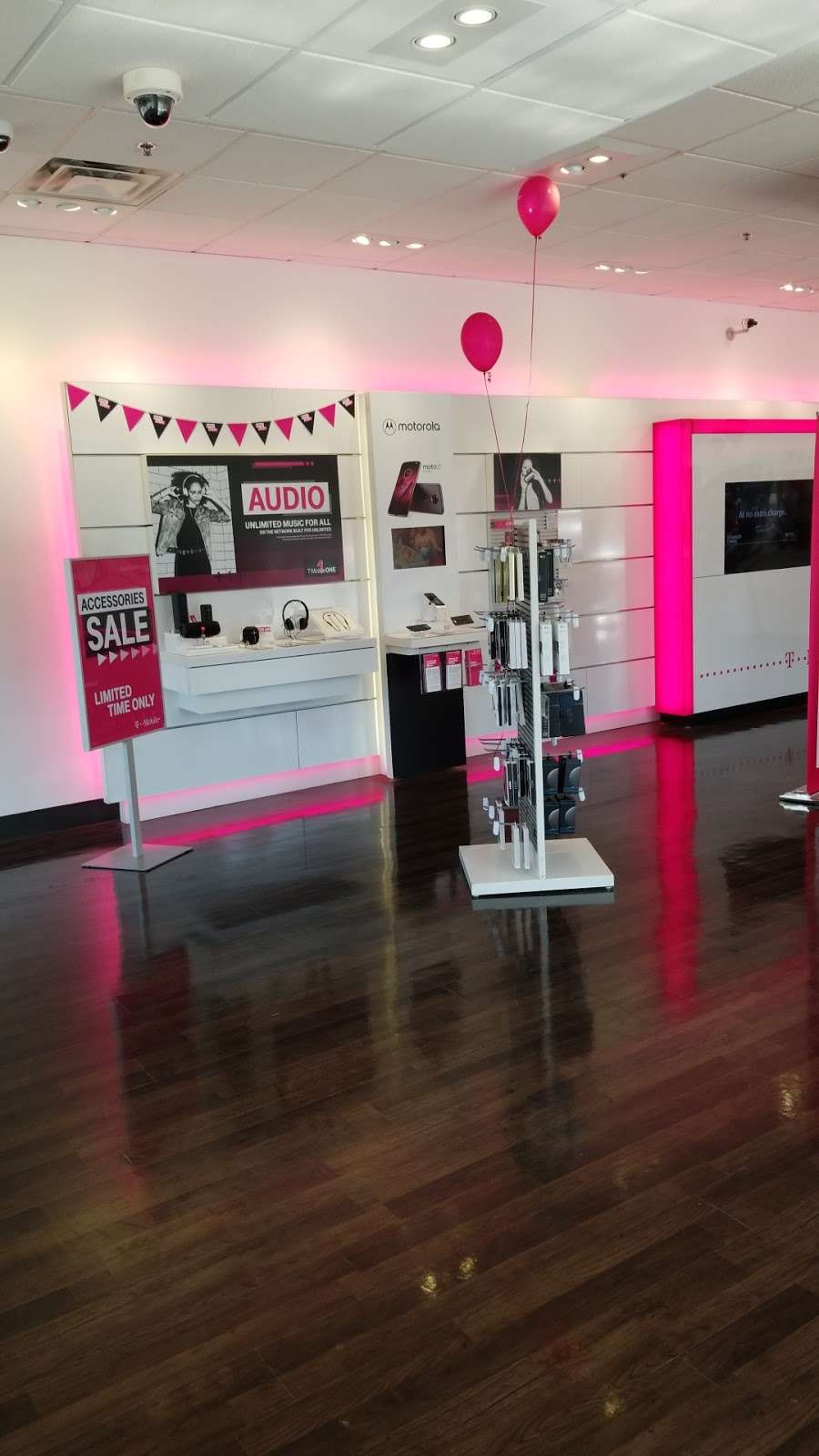 T-Mobile | 3900 Welsh Rd, Willow Grove, PA 19090, USA | Phone: (215) 657-2958