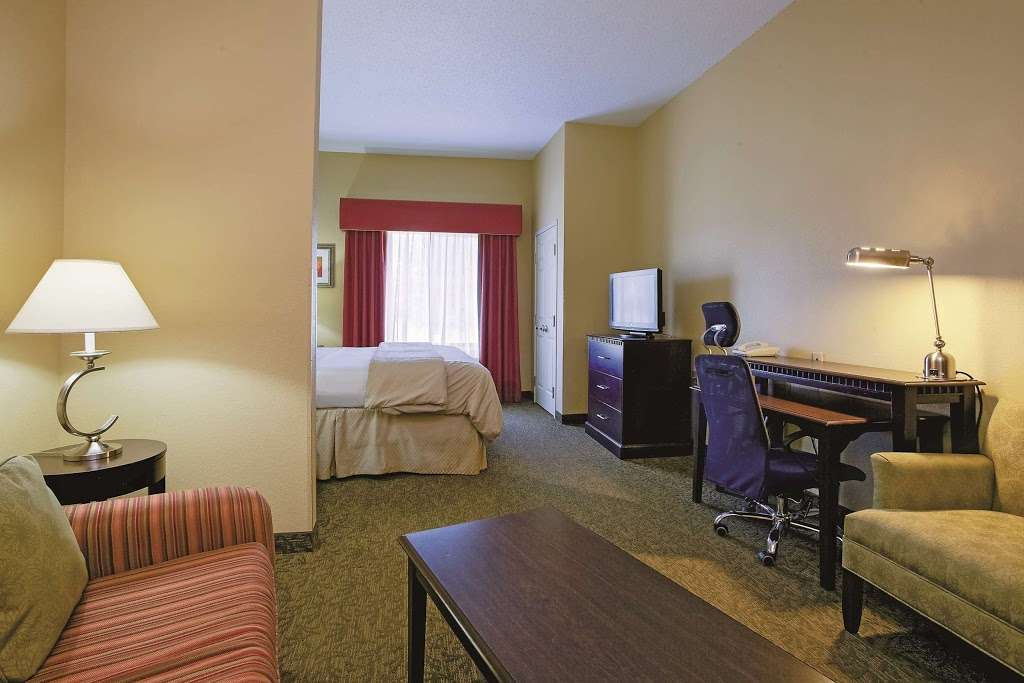 La Quinta Inn & Suites by Wyndham Richmond - Kings Dominion | 16280 International St, Doswell, VA 23047, USA | Phone: (804) 876-6900