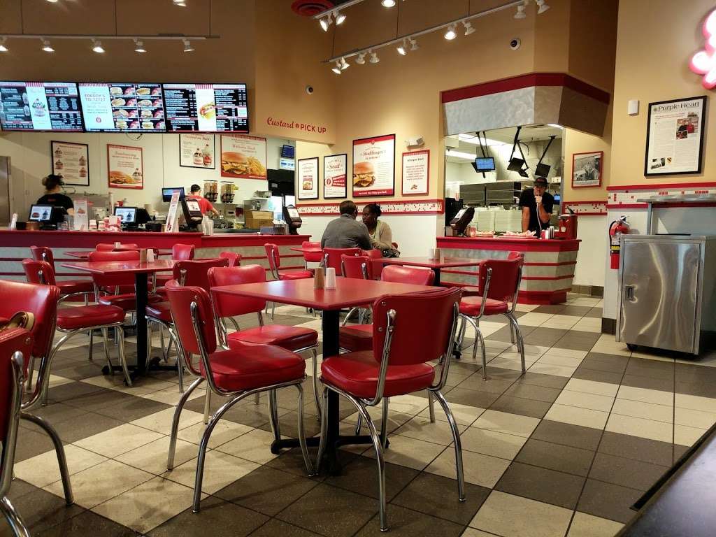 Freddys Frozen Custard & Steakburgers | 28 S Gateway Dr, Fredericksburg, VA 22406, USA | Phone: (540) 370-8140