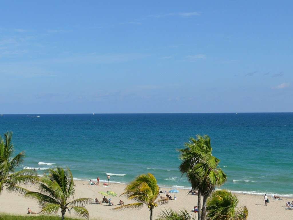Pine Ave Volleyball Courts | 2 Pine Ave, Lauderdale-By-The-Sea, FL 33308