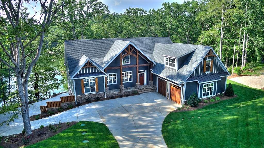 Lake Norman Luxury Vacation Rental | 8188 Energy Ln, Catawba, NC 28609 | Phone: (508) 847-6396