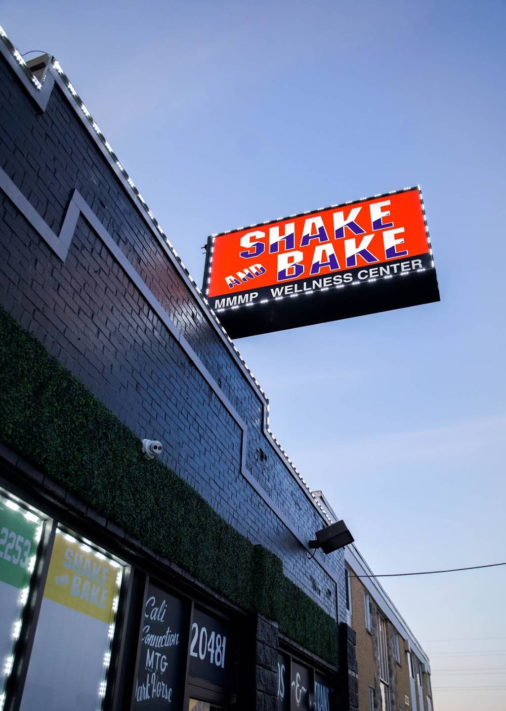 Shake & Bake | 20477 Schaefer Hwy, Detroit, MI 48235, USA | Phone: (313) 340-2253