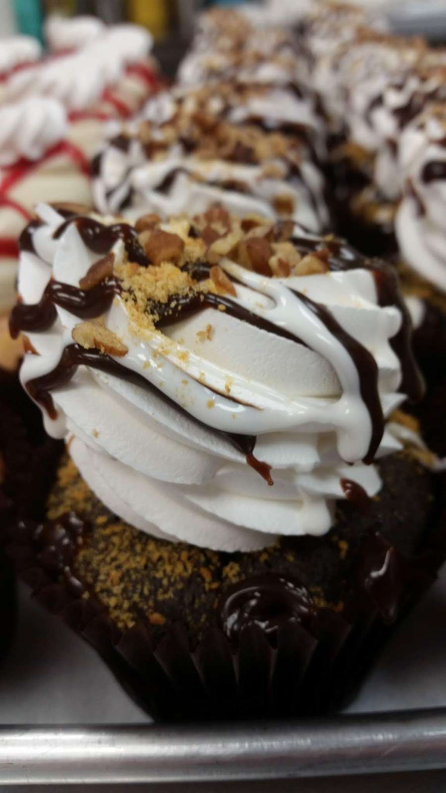 Smallcakes Cupcakery & Creamery | 9699 N Hayden Rd #E-109, Scottsdale, AZ 85258, USA | Phone: (480) 282-8611