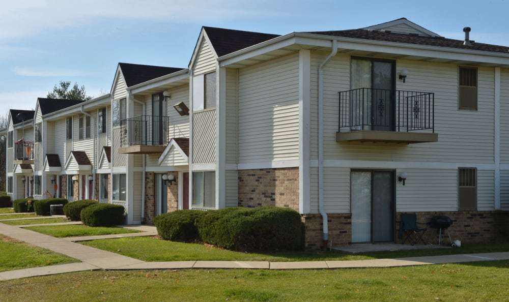 Ryan Green Apartments | 9506 S Ryan Green Ct, Franklin, WI 53132 | Phone: (414) 939-0436