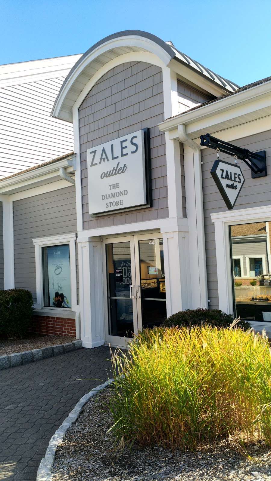 Zales Outlet | 443 Evergreen Ct, Central Valley, NY 10917, USA | Phone: (845) 928-5132