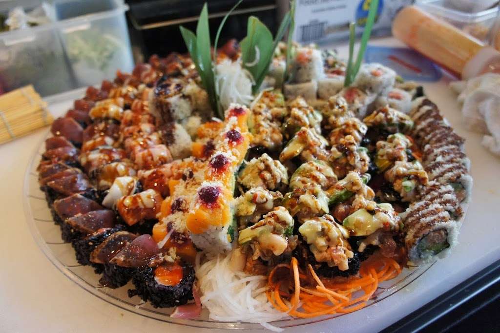 Hamachi Sushi Bar | 2801 Howard St, Chicago, IL 60645, USA | Phone: (773) 293-6904