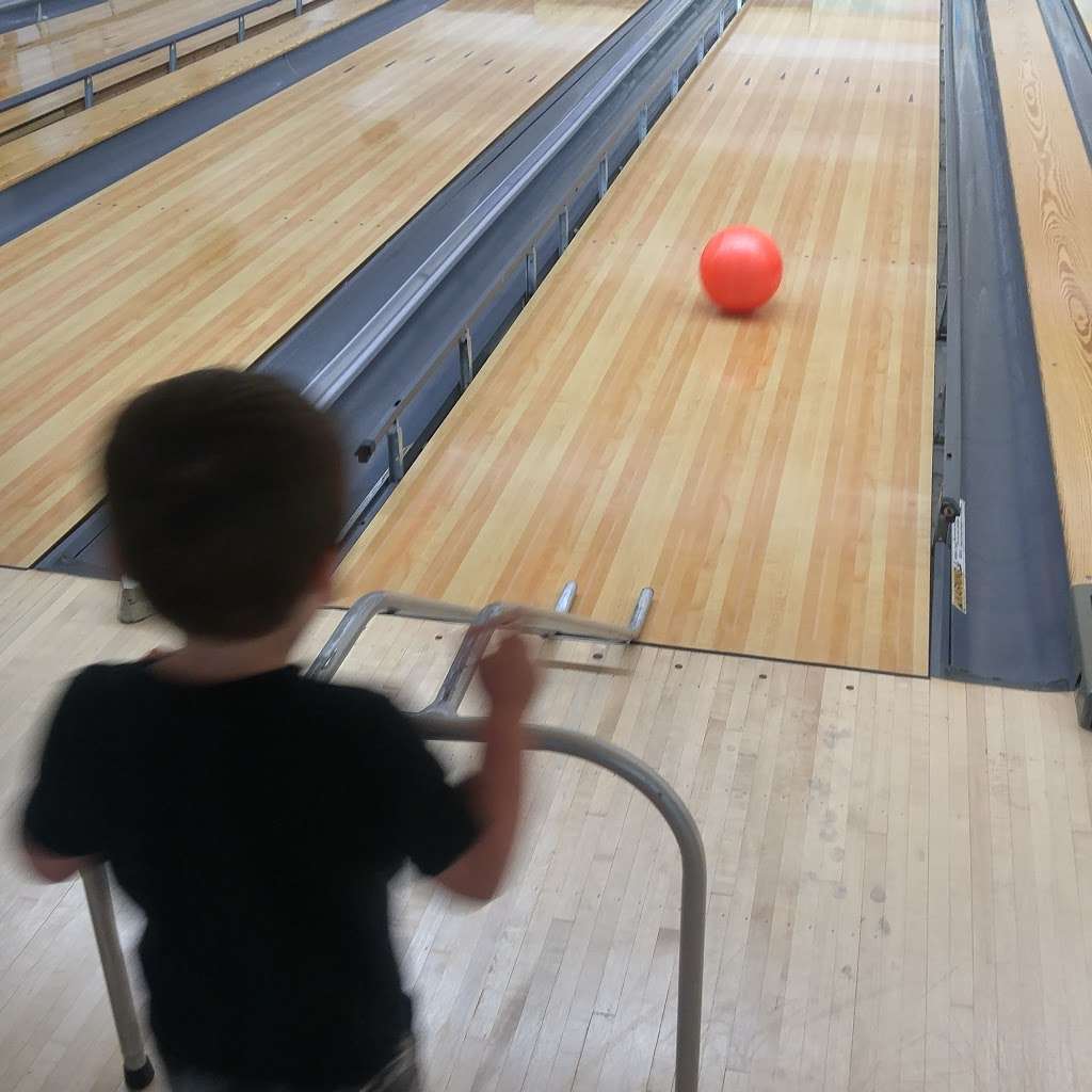 Earl Bowl Lanes | 390 Morwood Rd, Earlington, PA 18918, USA | Phone: (215) 723-9130