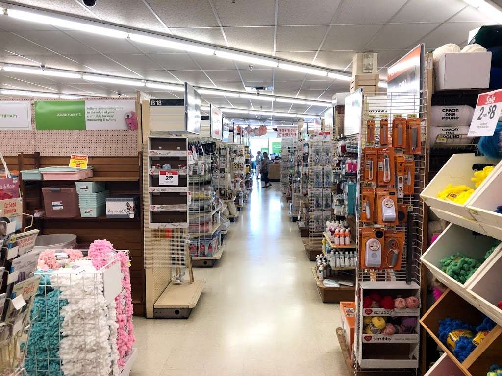 JOANN Fabrics and Crafts | 2020 Silvernail Rd, Pewaukee, WI 53072 | Phone: (262) 544-1971