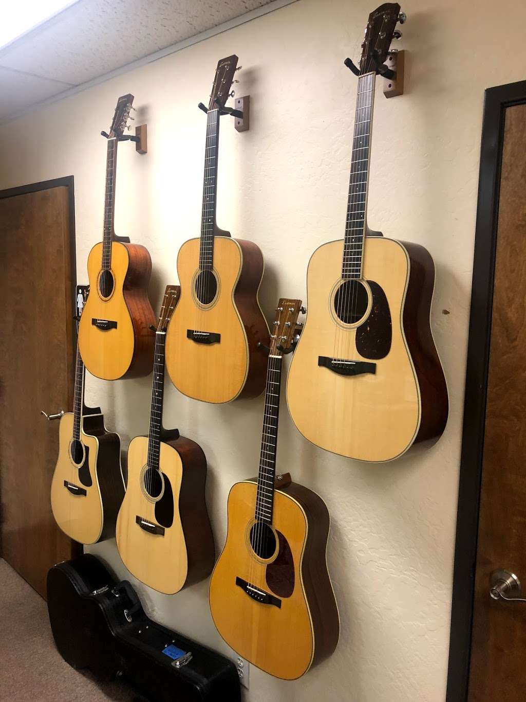 Sun Valley Guitars | 10147 Grand Ave Suite B9, Sun City, AZ 85351, USA | Phone: (928) 231-4358