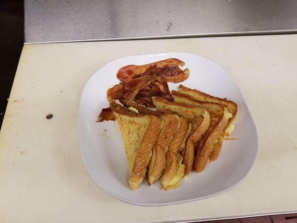 Toms Drive In & Restaurant | 1349 N Combee Rd, Lakeland, FL 33801, USA | Phone: (863) 665-2285