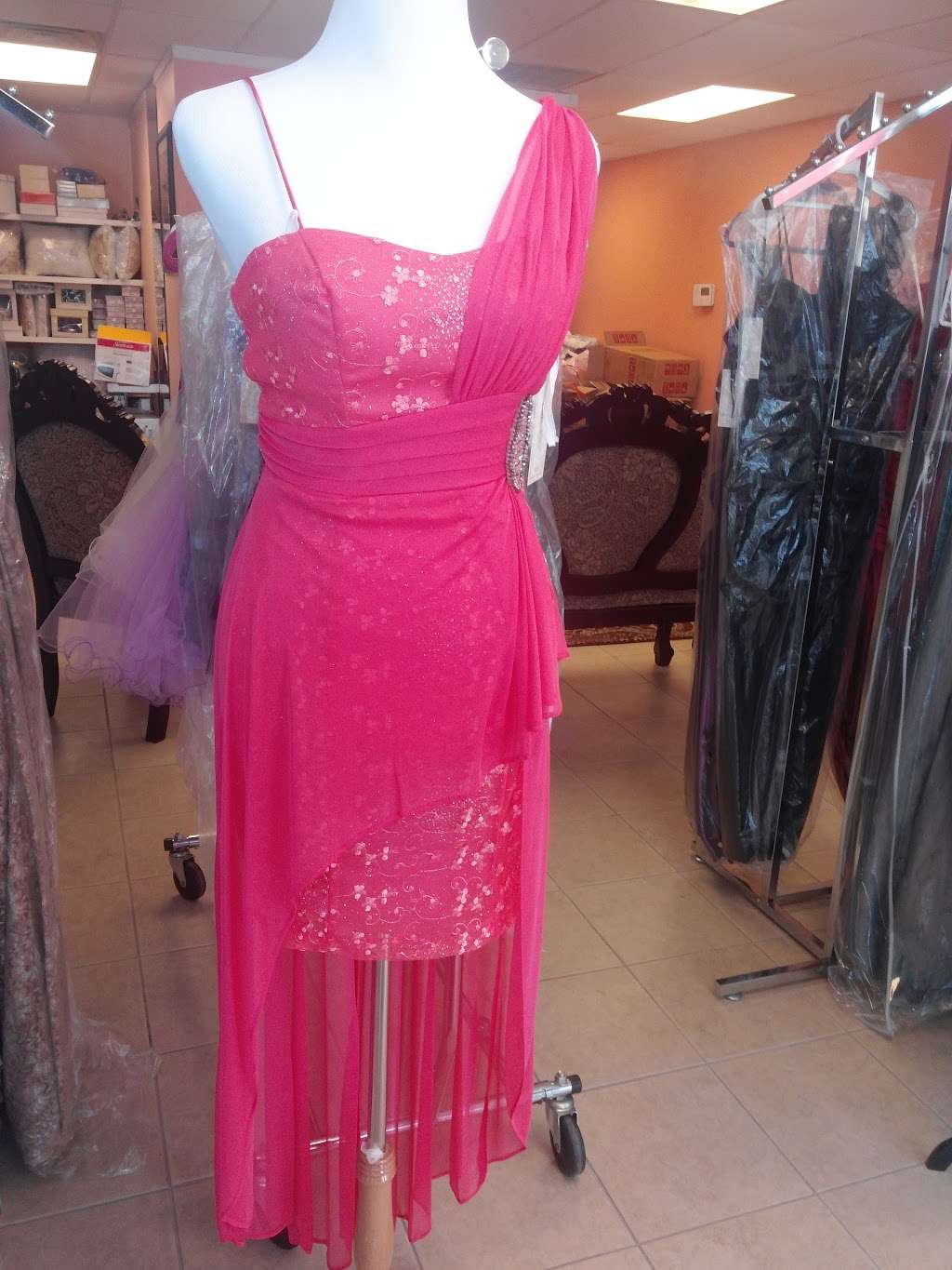 Adell Bridal Boutique | 11419 West Ave, San Antonio, TX 78213, USA | Phone: (210) 284-6984