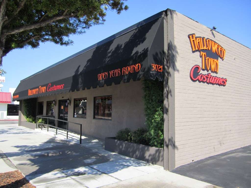 Halloween Town Costumes | 3021 W Magnolia Blvd, Burbank, CA 91505, USA | Phone: (818) 848-3644