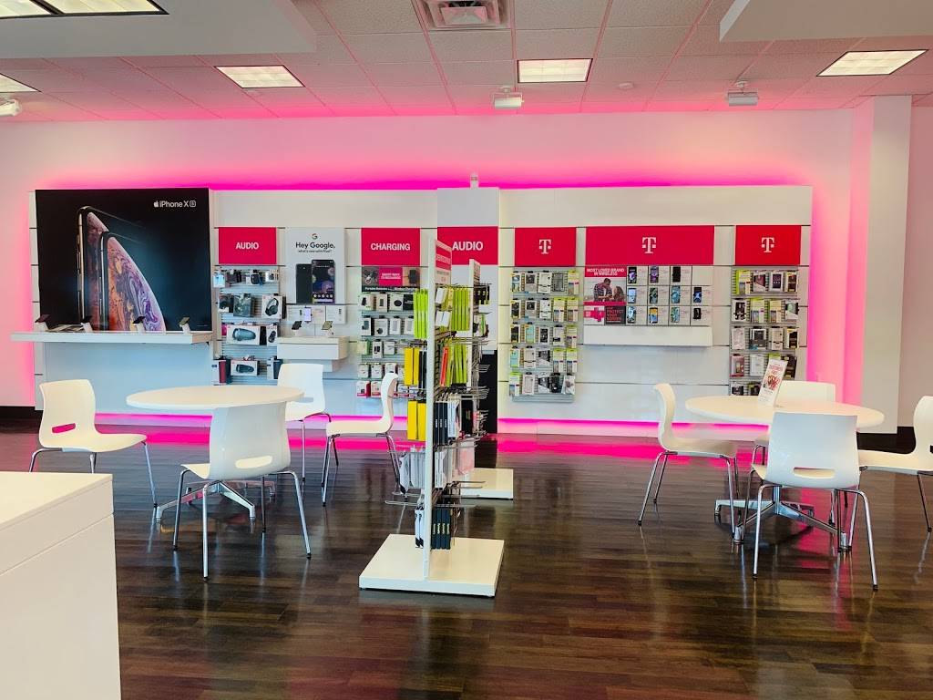 T-Mobile | 3151 E Jefferson Ave, Detroit, MI 48207, USA | Phone: (313) 396-1759